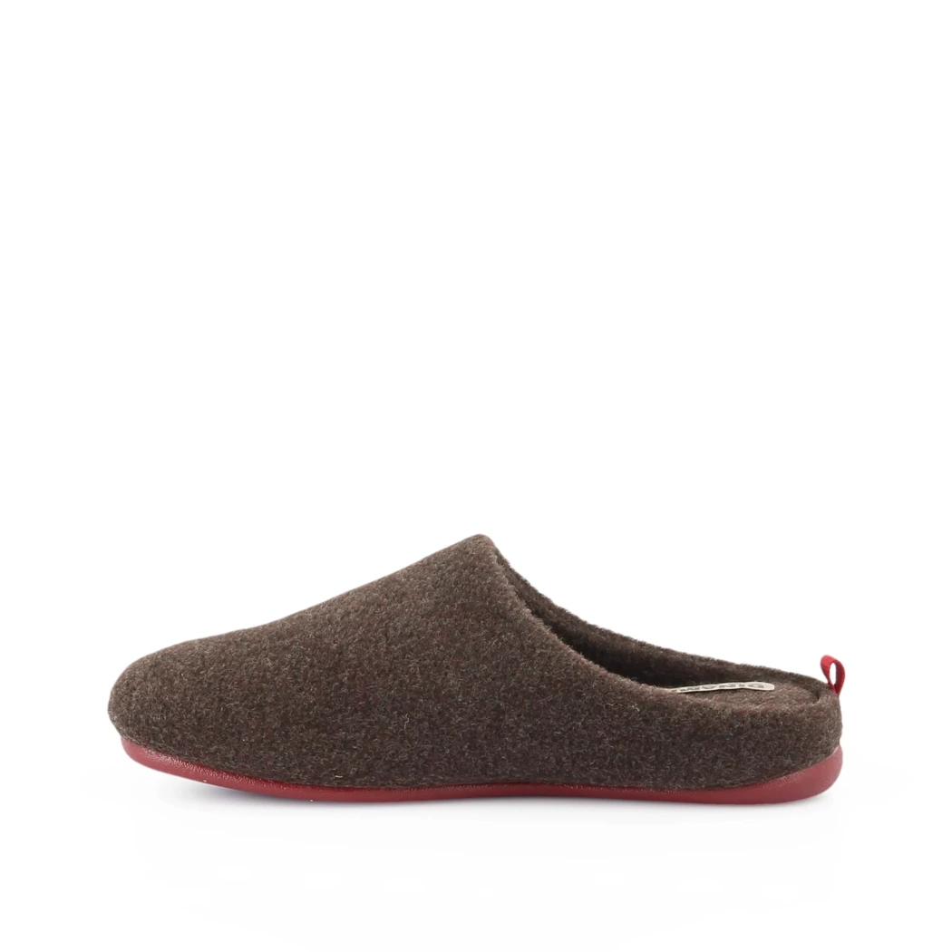 Image (4) de la chaussures Alter Native - Pantoufles et Chaussons Marron en Textile