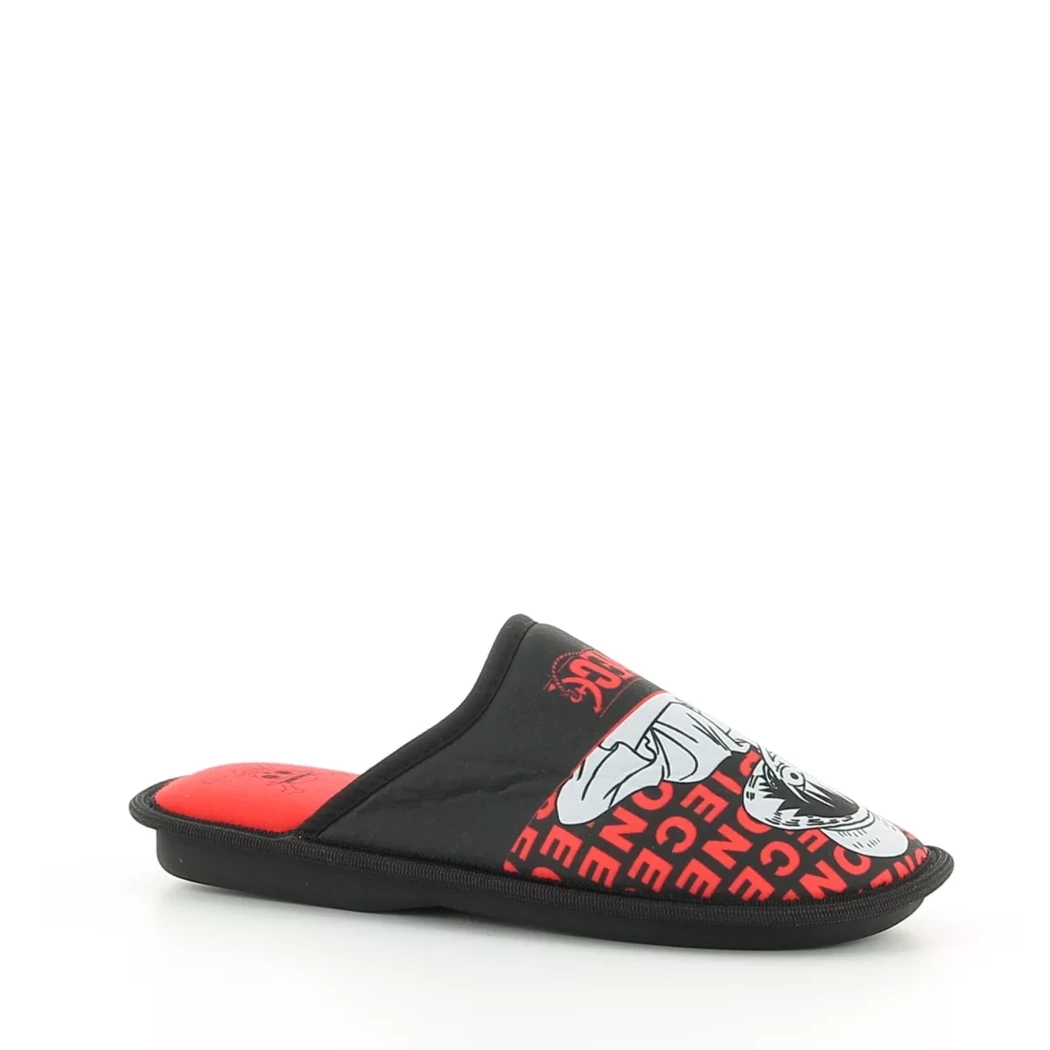 Image (1) de la chaussures One Piece - Pantoufles et Chaussons Noir en Textile