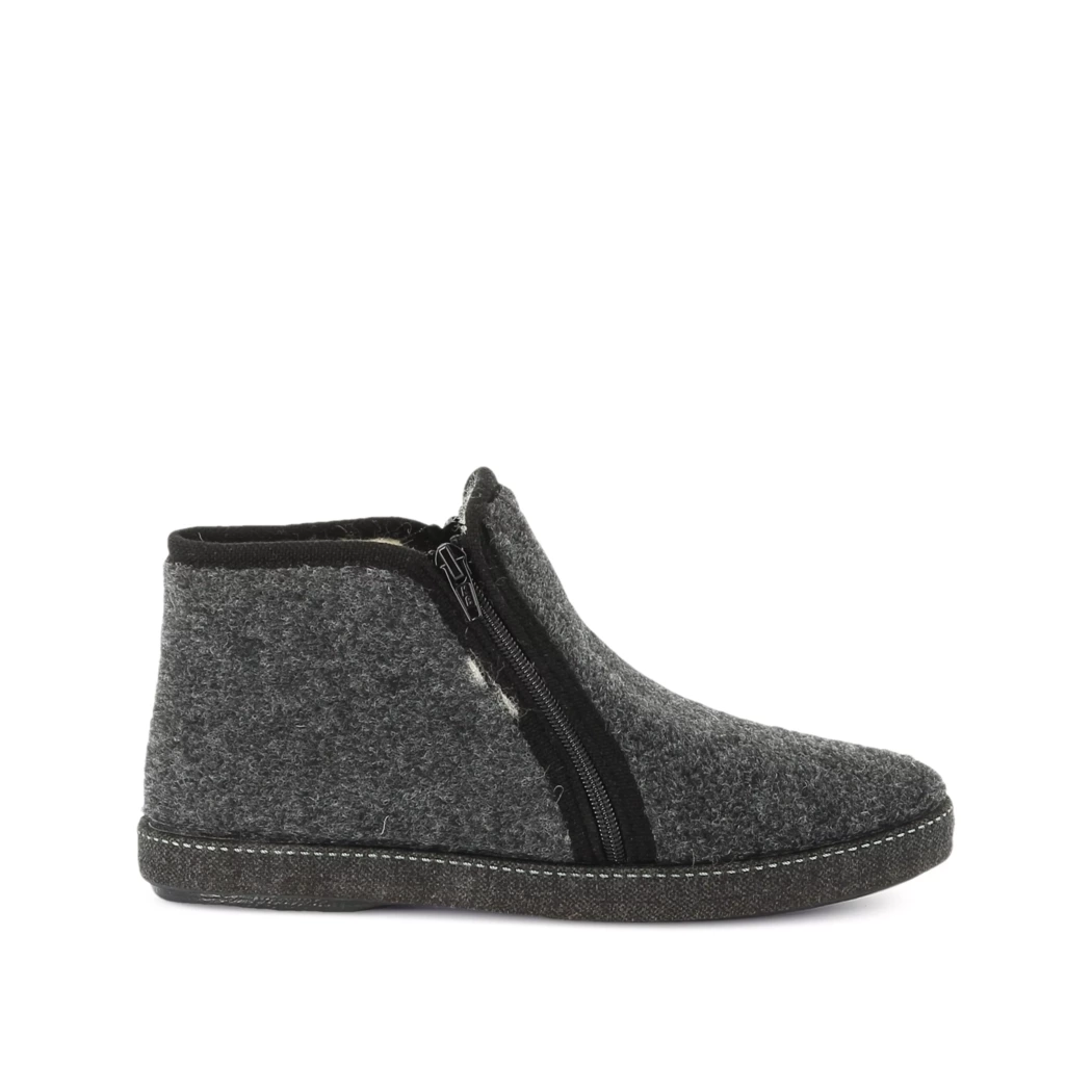 Image (2) de la chaussures Alter Native - Pantoufles et Chaussons Gris en Textile