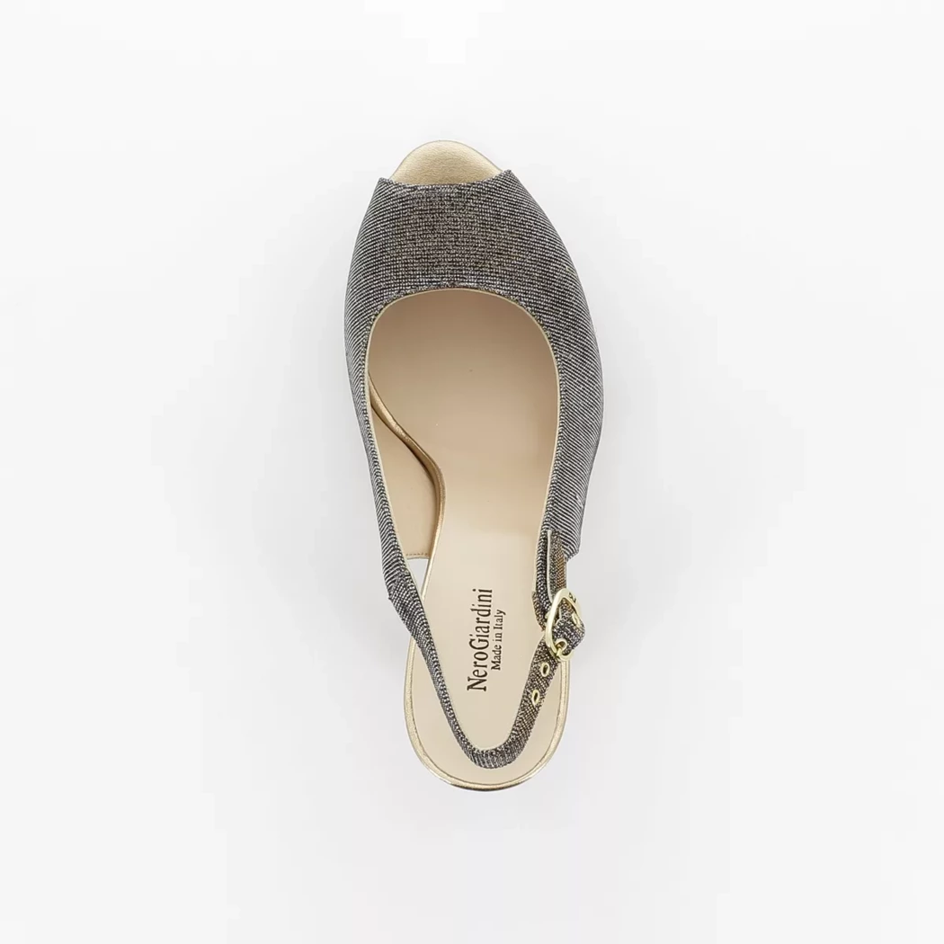 Image (6) de la chaussures Nero Giardini - Sandales et Nu-Pieds Or / Bronze / Platine en Textile